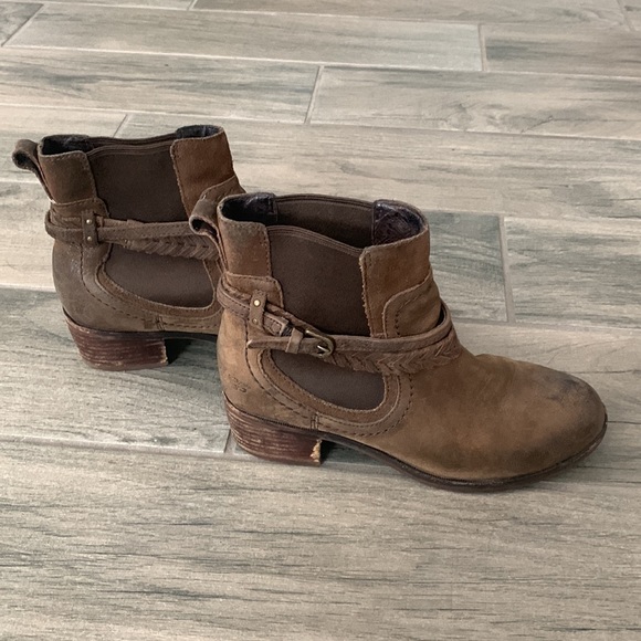 Ugg boots - Picture 2 of 11